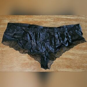 NWOT Victoria's Secret Elegant Black Lace Women's Pajama Shorts Lingerie